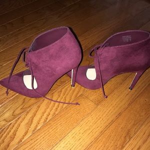NEW Aldo suede bootie Size 6 - 4 1/2” heel